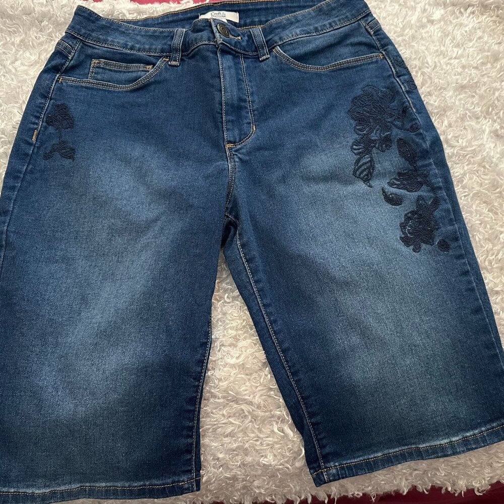 Croft & Barrow Bermuda Shorts Mid Rise Dark Wash Denim Embroidered Size 8